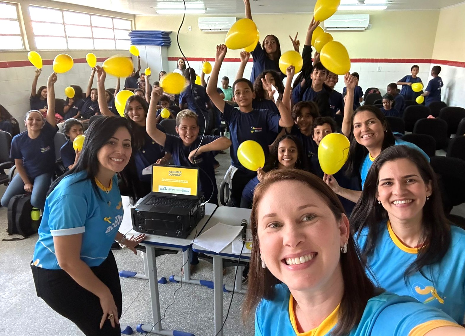 Profissionais do Programa Acolher dialogam com estudantes da Escola Estadual 8 de Julho