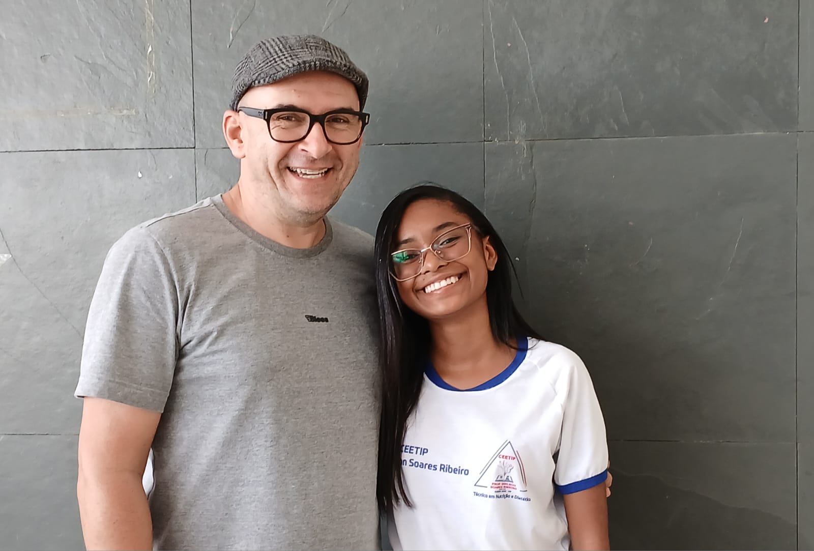 Professor Raul e aluna Kellem Rayca