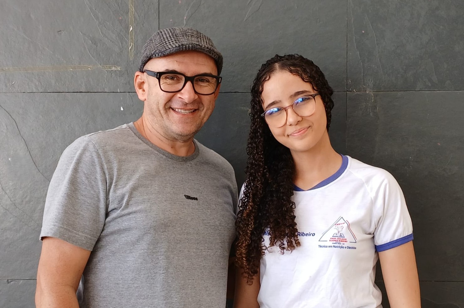 Professor Raul e aluna Michela Anunciação