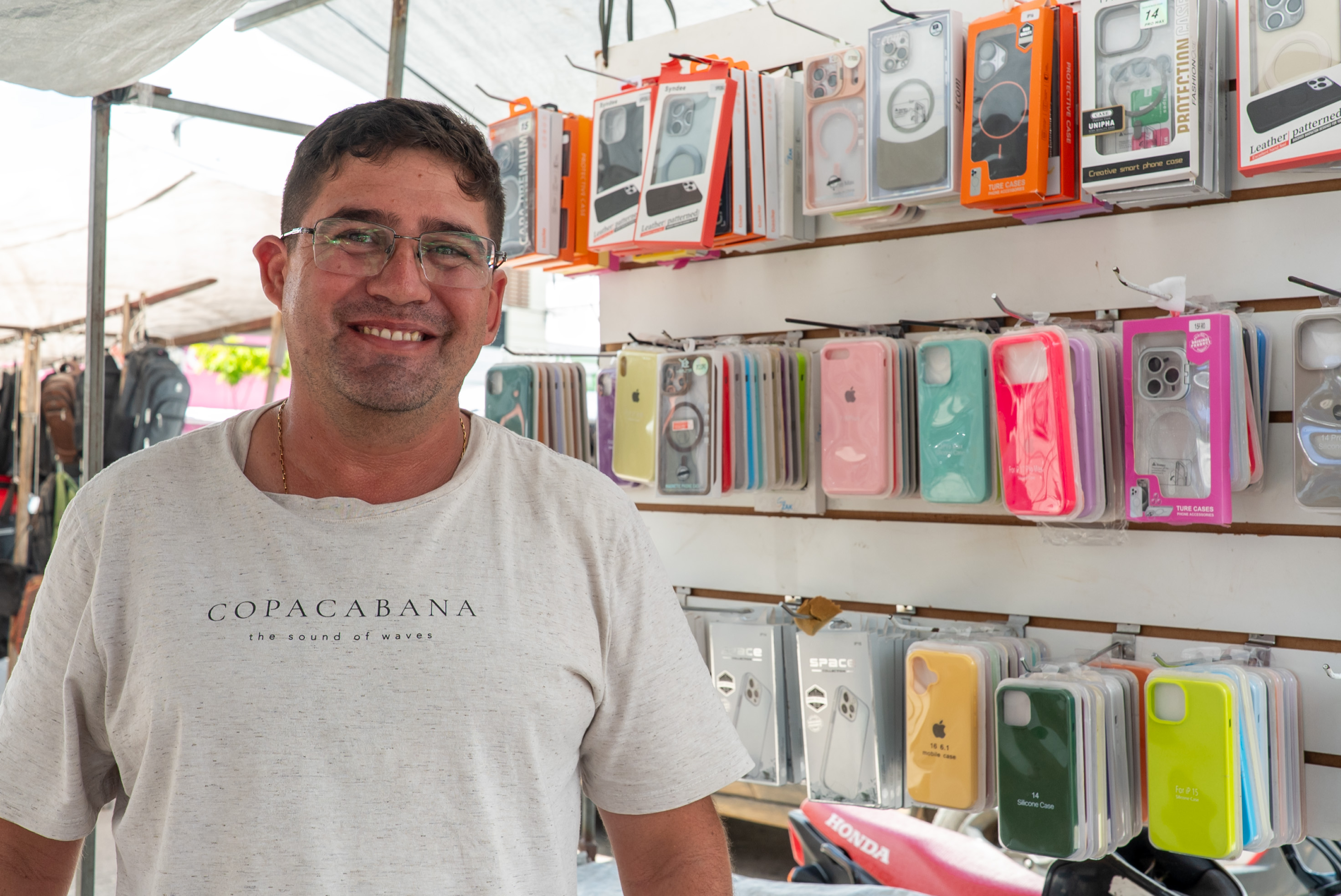 O vendedor Nailson Rodrigues afirma que festa ainda impacta setores indiretamente ligados