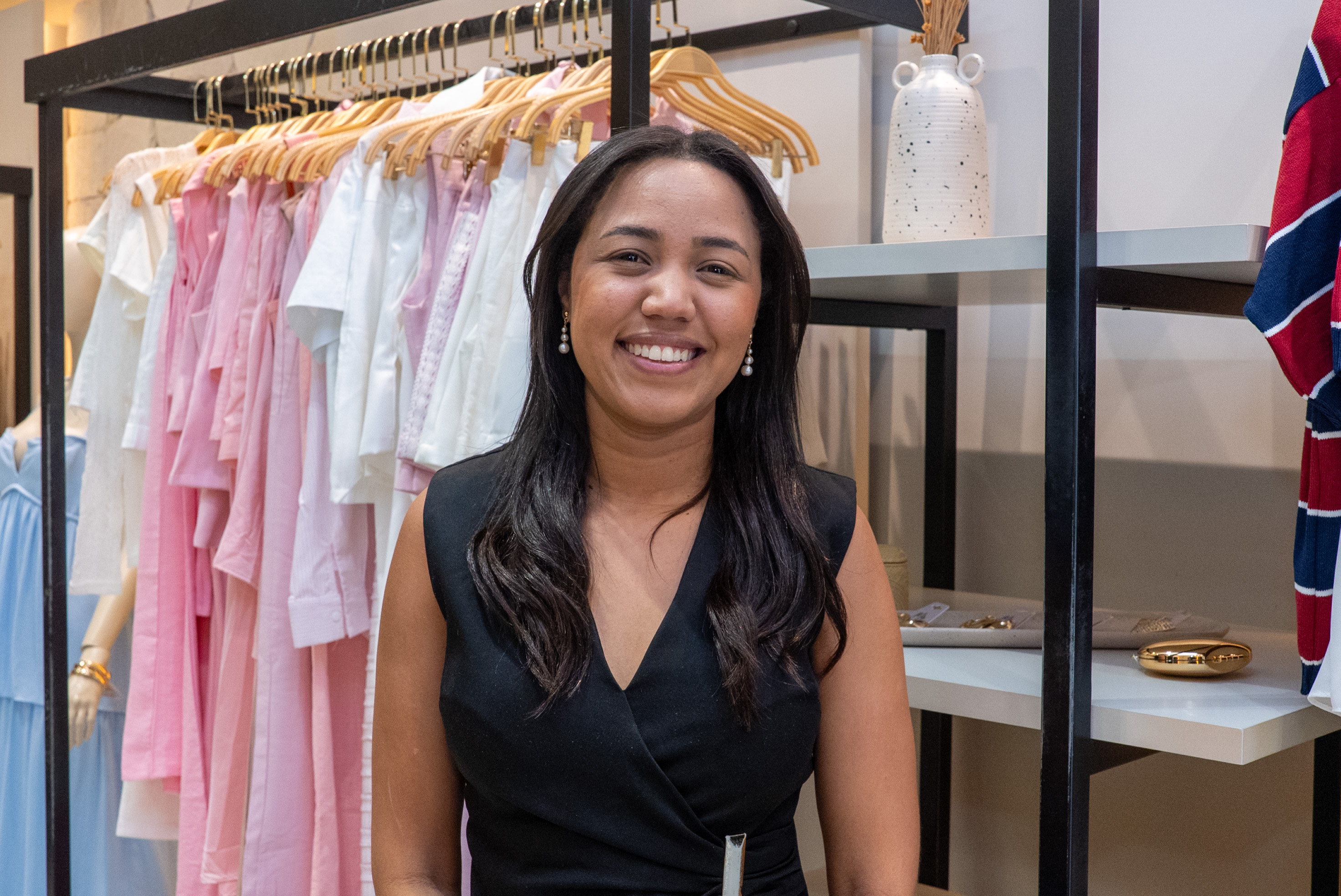 Gerente Cleia Santos: “As clientes estão procurando opções de peças atemporais e inteligentes que consigam usar depois