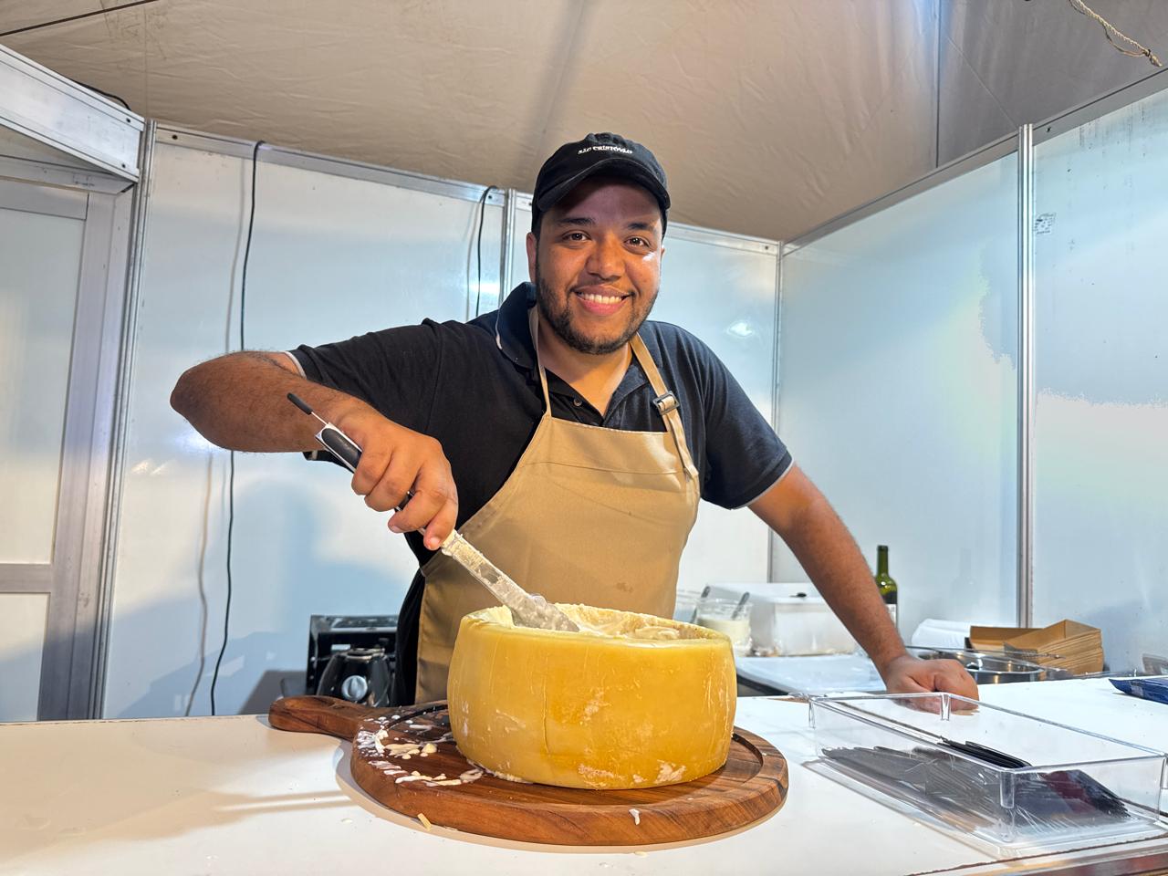 A gastronomia do interior teve representação com o Ivorá Pizzaria e Restaurante, de São Cristóvão, do empresário Elder Correia, que serviu um fettuccine ao molho de três queijos / Foto: Pietro Lobo/Setur