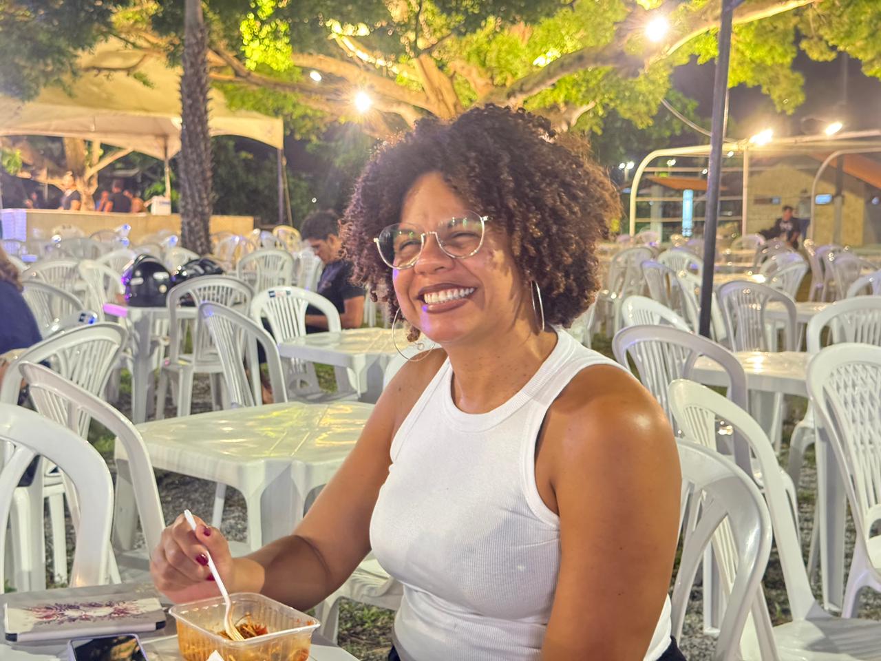 A servidora pública Marcela Estevão, de Aracaju. estreou no festival gastronômico, experimentando a lasanha de carne de panela do Restaurante Cordel / Foto: Pietro Lobo/Setur