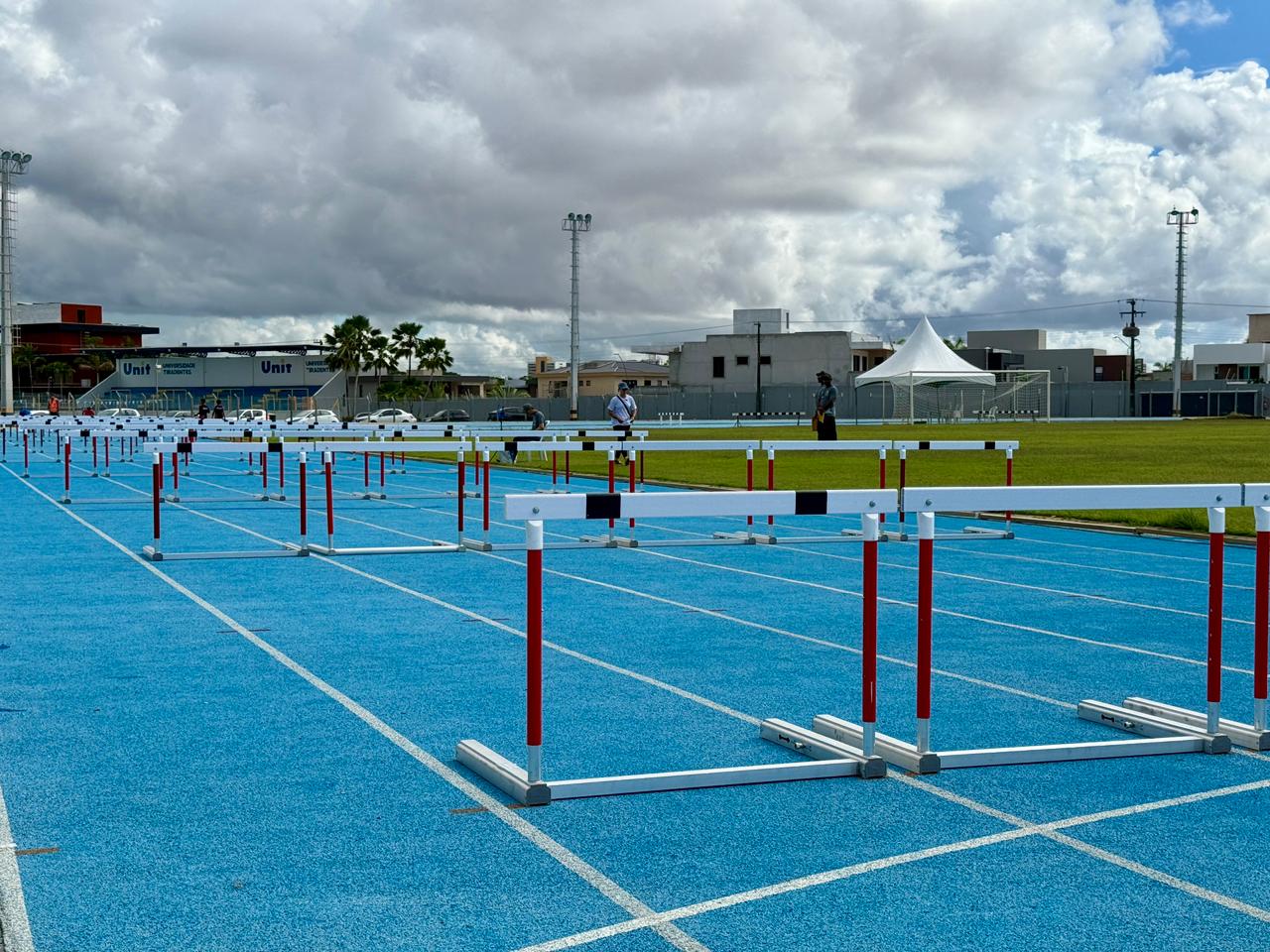 Governo de Sergipe fortalece atletismo com entrega inédita de barreiras para jovens atletas // Fotos: Ascom/ Seel