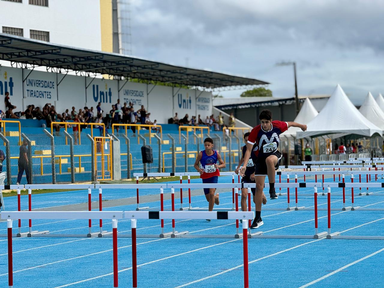 Governo de Sergipe fortalece atletismo com entrega inédita de barreiras para jovens atletas // Fotos: Ascom/ Seel