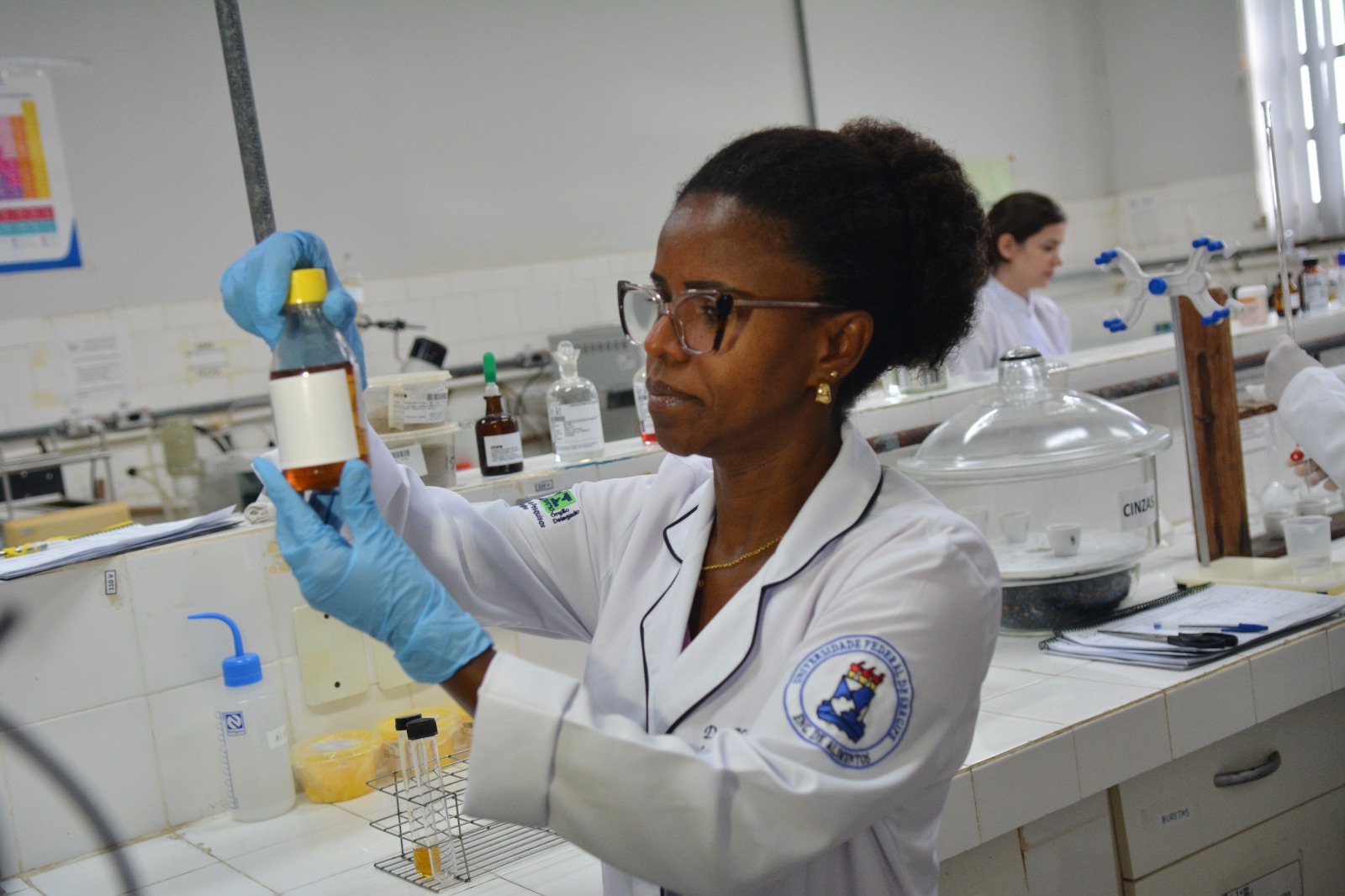 Coordenadora do Laboratório de Bromatologia do Instituto, Karina Magna Leão