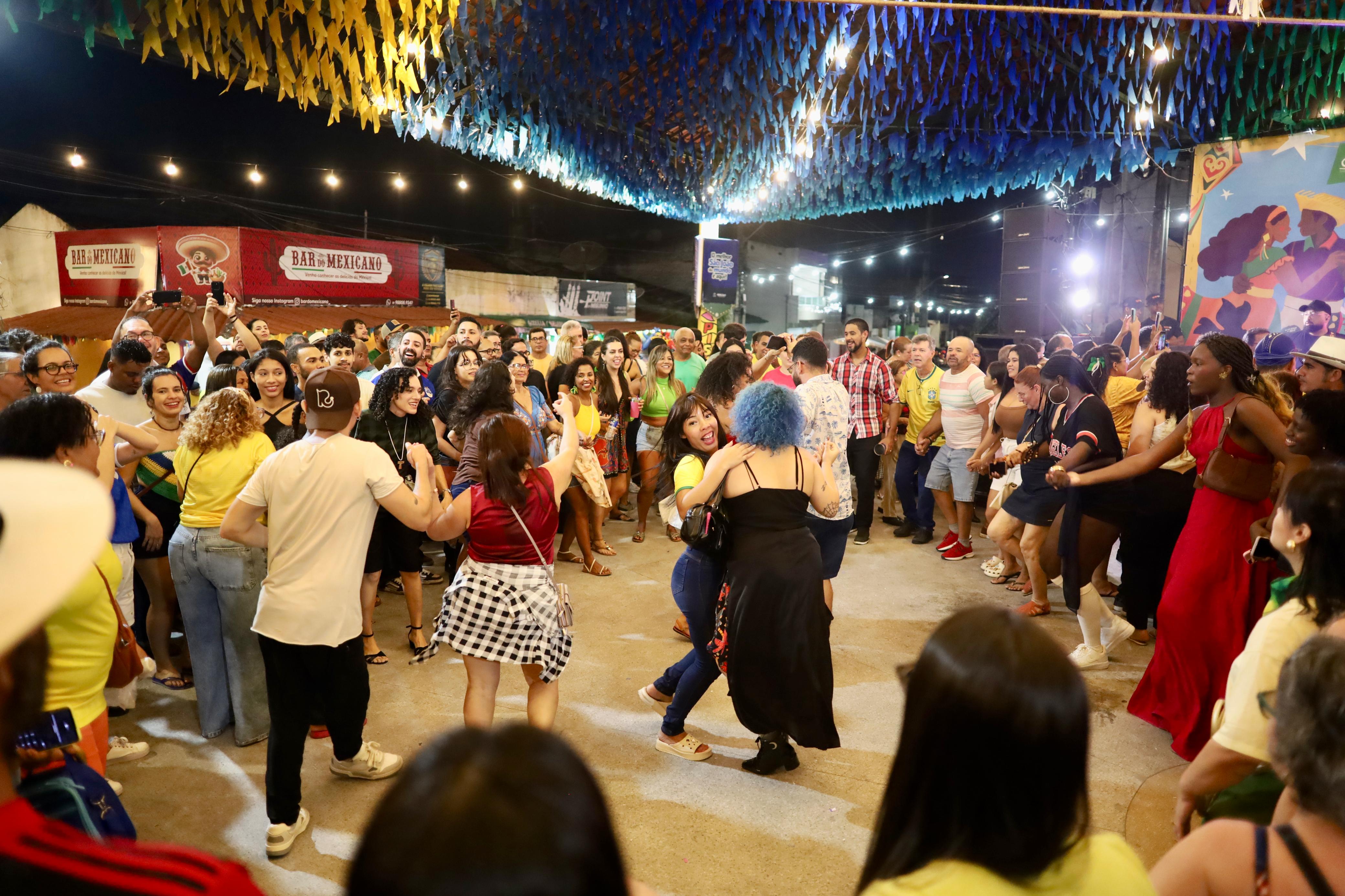 Público se divertiu a valer ao som do autêntico forró pé de serra / Foto: Max Carlos/Setur