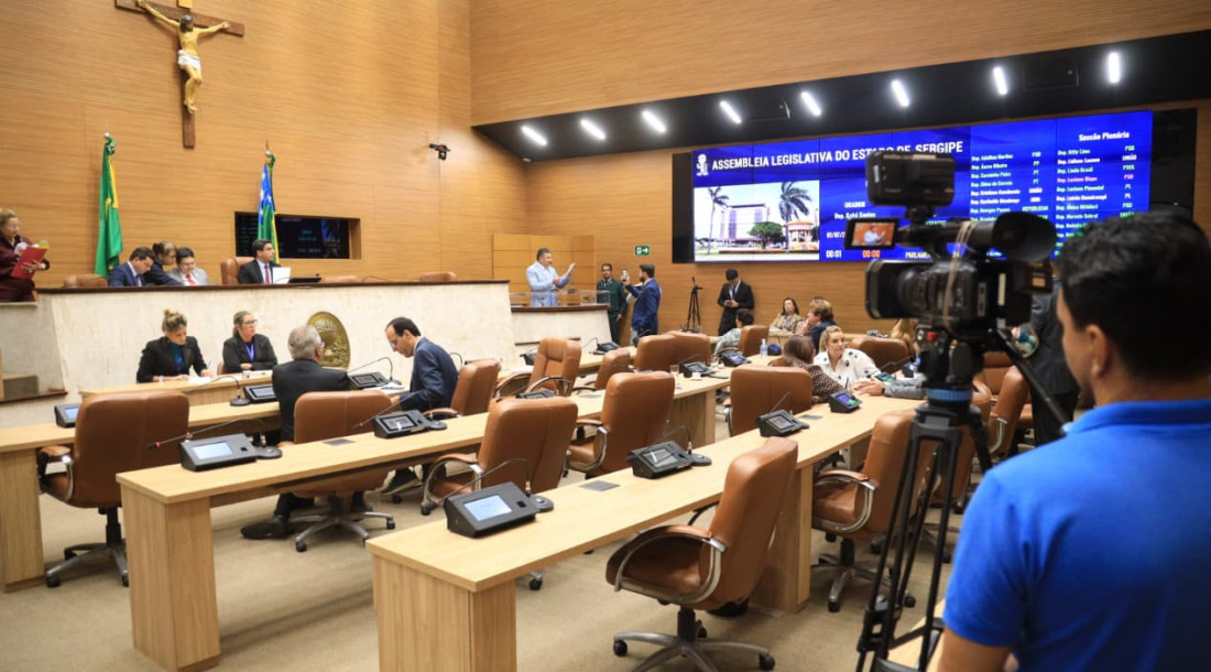 Alese aprova projeto que amplia vagas em cargos na Saúde em Sergipe 2 slide 515151f3364ce4d23fbe2e81fce0b34c