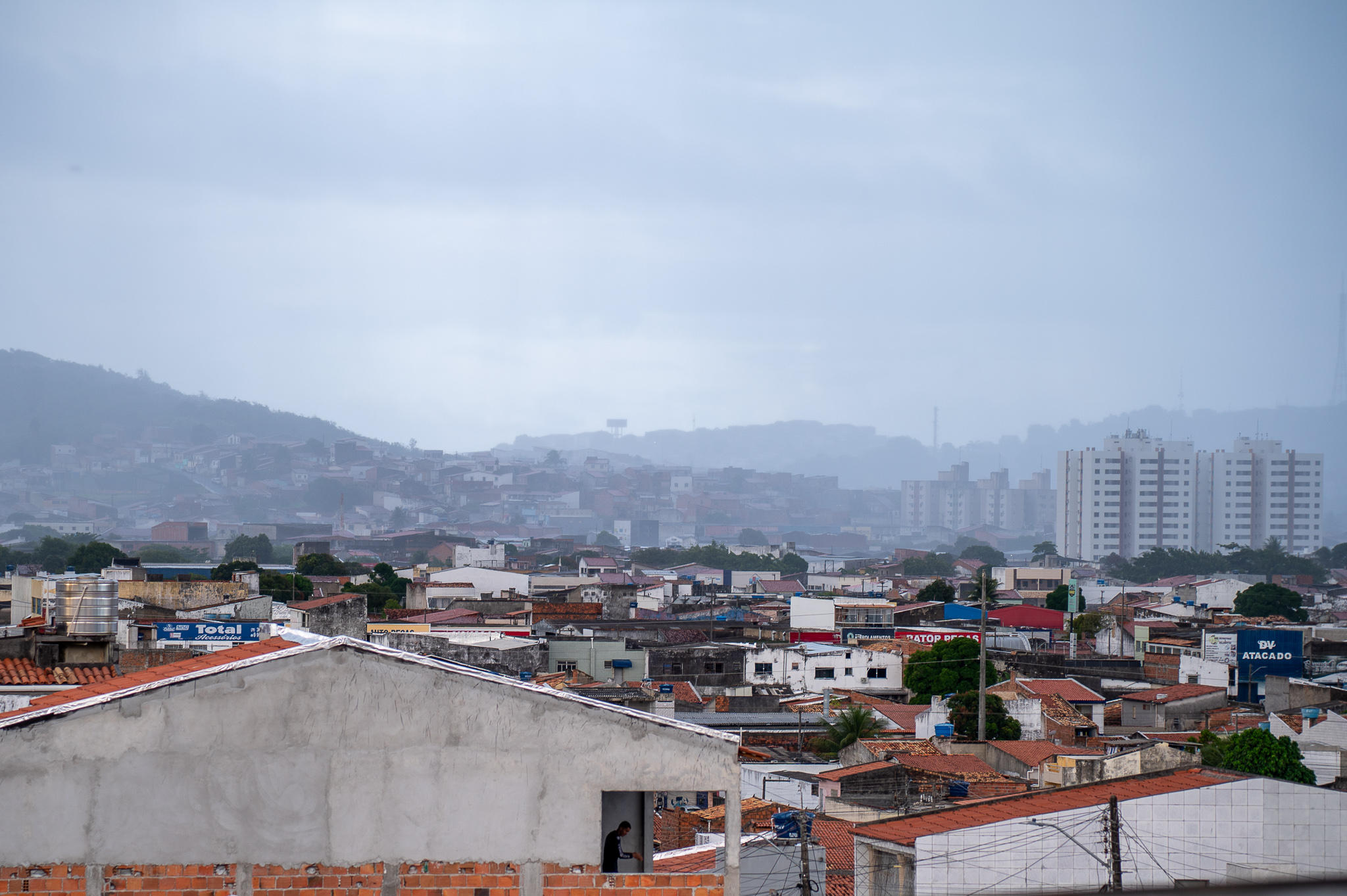Governo de Sergipe emite aviso meteorológico para chuvas fracas a moderadas e ventos moderados a intensos