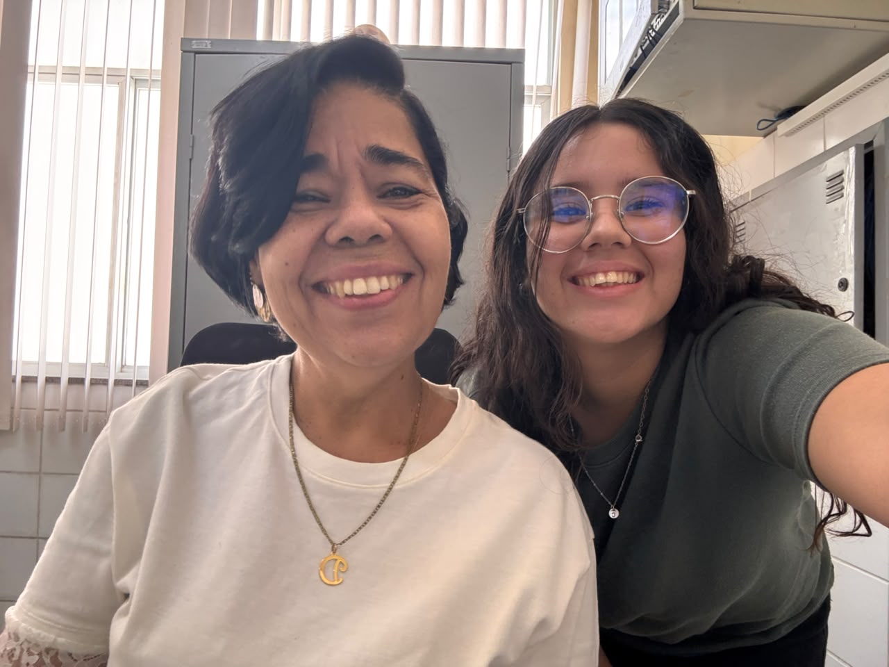 Professora Darcylaine com sua aluna Maria Caroline