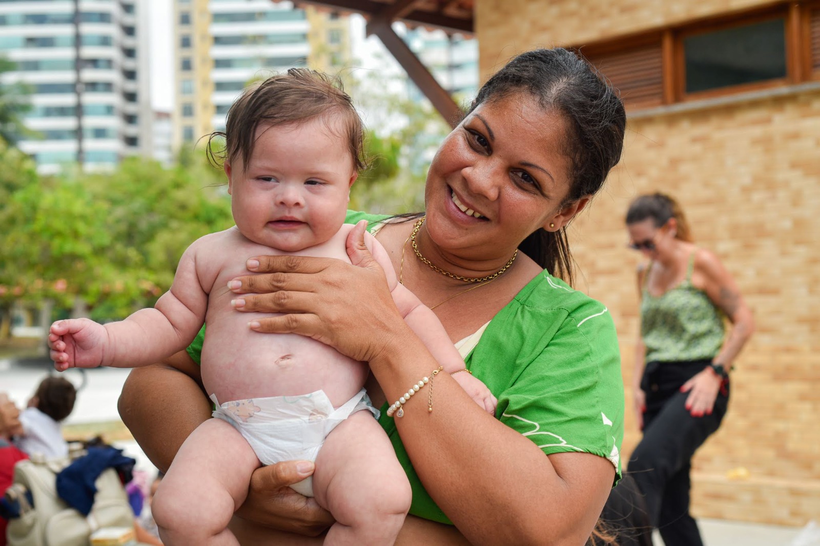 A mãe do pequeno Ravi, de 5 meses, Clesiane Santos / Foto: Felipe Goettenauer